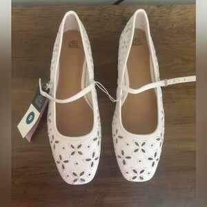Wild Fable White Cutout Flats